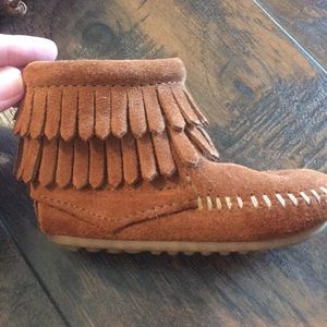 Minnetonka baby fringe boots